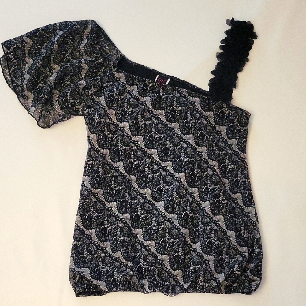 Asymmetrical Black and White Top